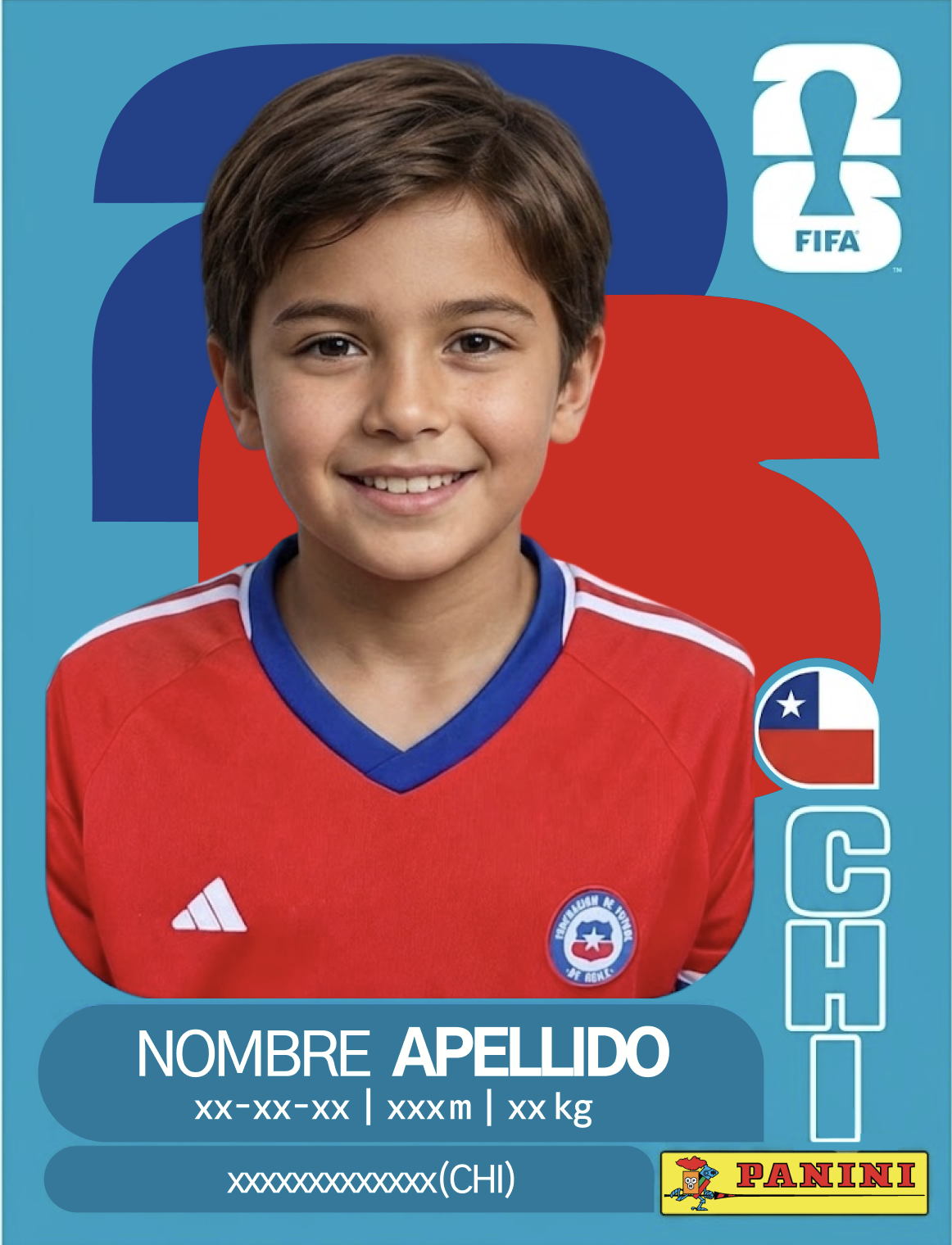 Ejemplo de lámina del Mundial personalizada: un niño con la camiseta de Chile recortado sobre el diseño oficial, con su nombre, país y datos.